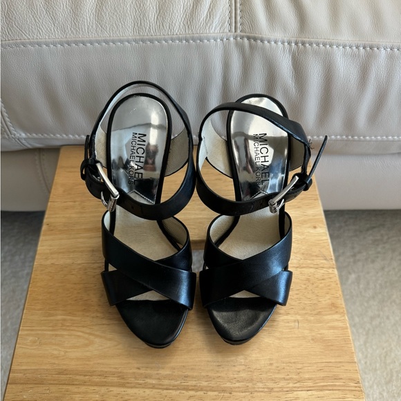 Michael Kors black platform stilettos size 5 - Picture 3 of 7